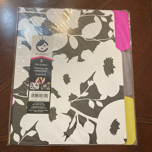 Set of three, “The Fashionista Collection folders and pack of three file folders - Picture 2 of 11